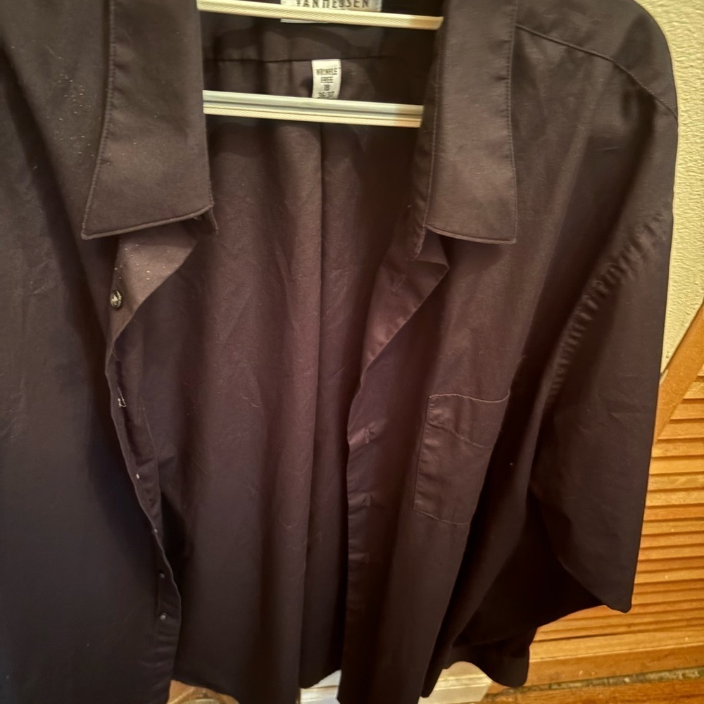 Black Button-Up Shirt- Van Heusen Men’s long sleeve . Neck sz 18 sleeves 36/37 - Picture 1 of 3